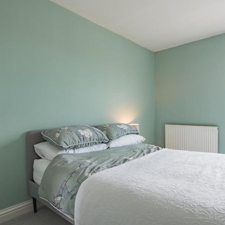 Blackhorse Loft - Spacious Apartment By The Sea Deal Luaran gambar