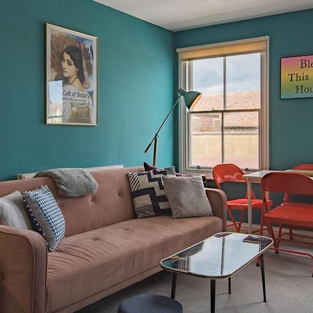 Blackhorse Loft - Spacious Apartment By The Sea Deal Luaran gambar