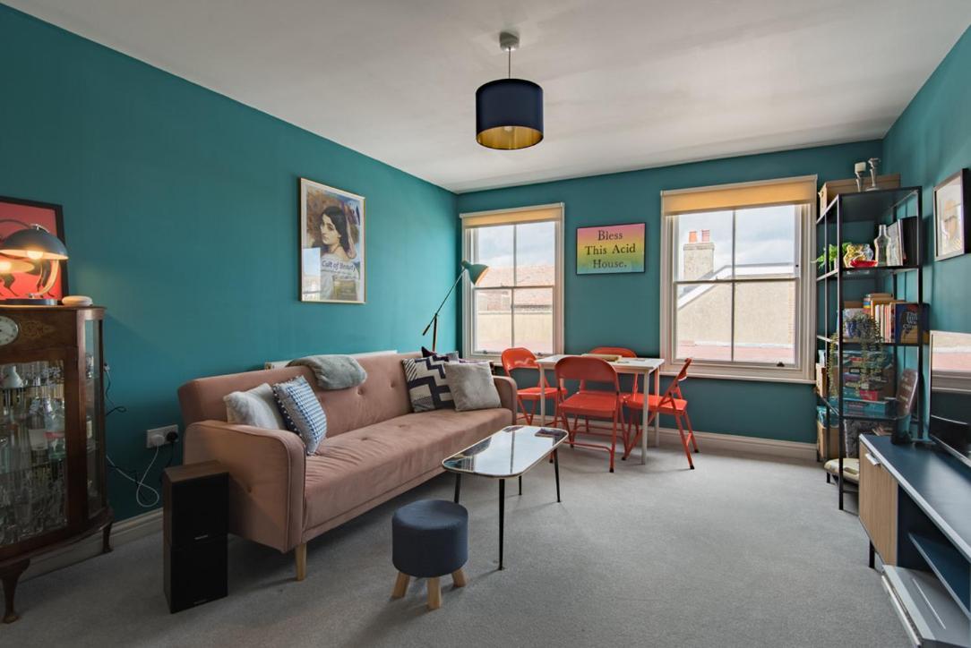 Blackhorse Loft - Spacious Apartment By The Sea Deal Luaran gambar