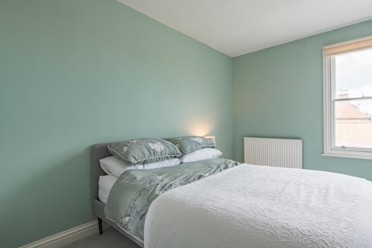 Blackhorse Loft - Spacious Apartment By The Sea Deal Luaran gambar