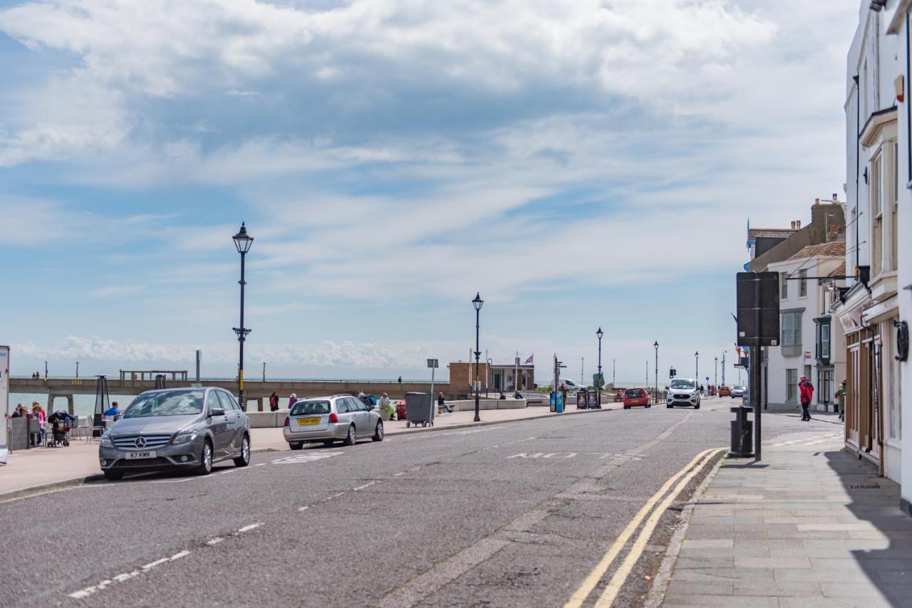 Blackhorse Loft - Spacious Apartment By The Sea Deal Luaran gambar