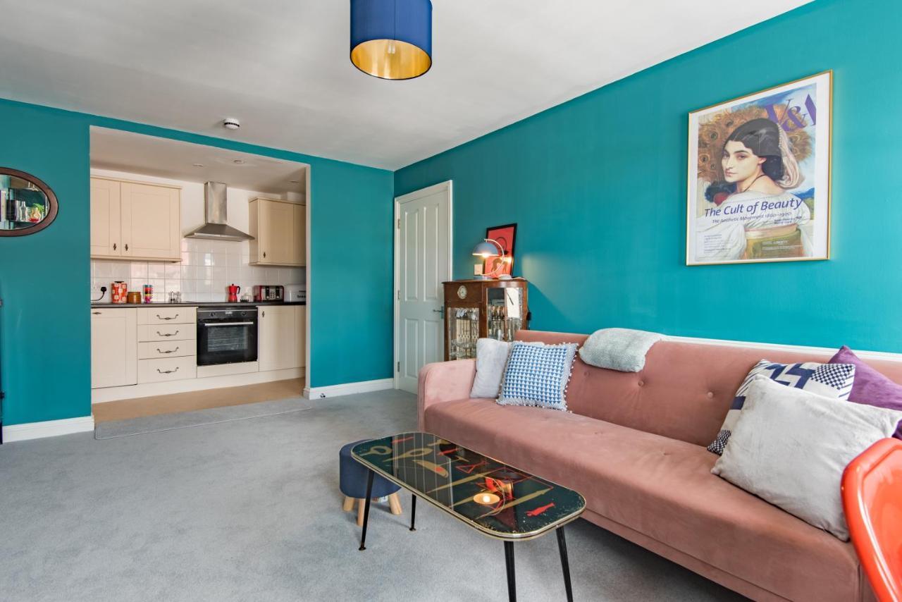 Blackhorse Loft - Spacious Apartment By The Sea Deal Luaran gambar