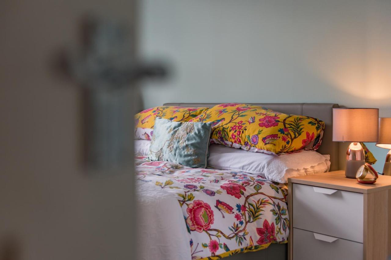 Blackhorse Loft - Spacious Apartment By The Sea Deal Luaran gambar